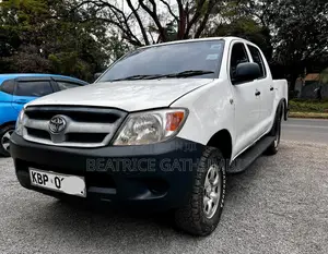 Toyota Hilux 2010 White
