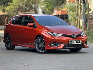 Toyota Auris 2016 Orange