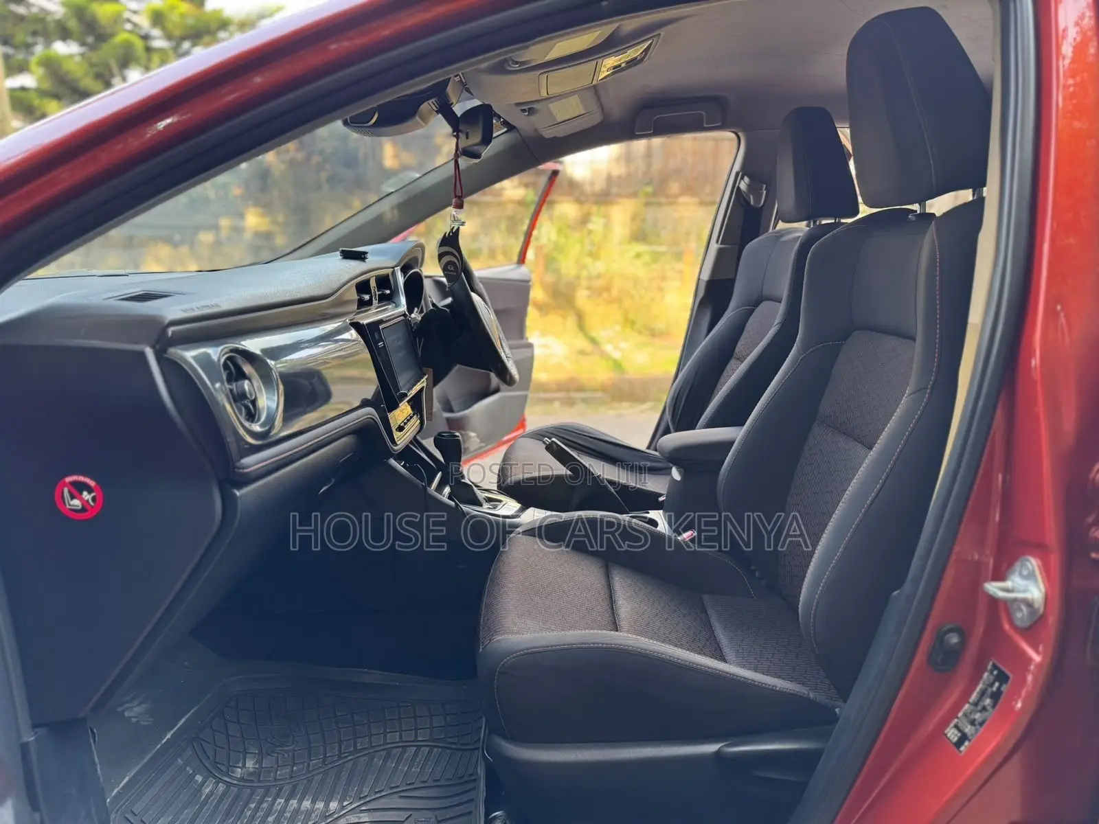 Toyota Auris 2016 Orange