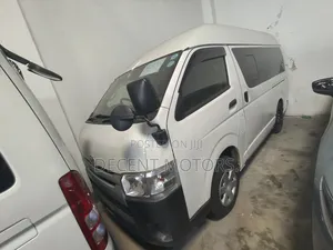 Toyota HiAce 2019 White