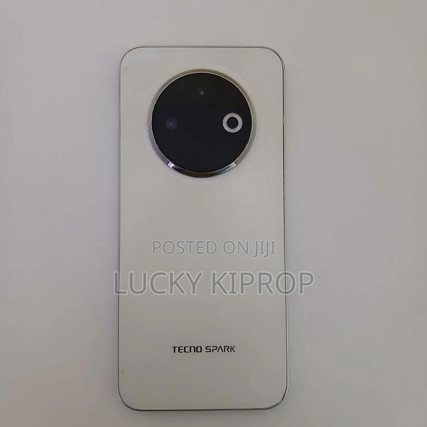 Tecno Spark 30C 128 GB White - main view