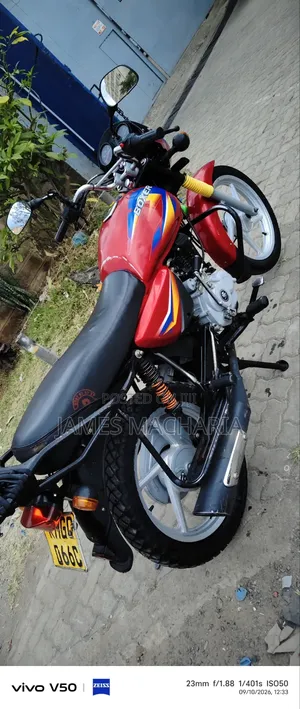 Bajaj Boxer 125 2026 Red