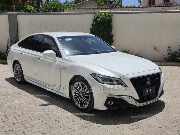 Toyota Crown 2019 White - thumbnail 2