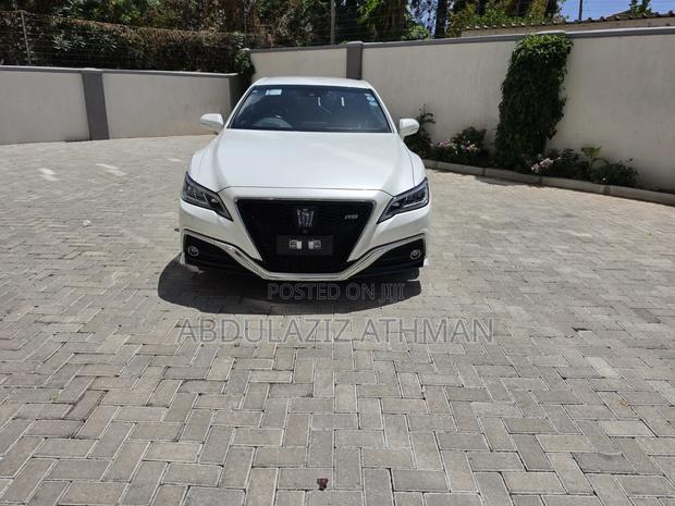 Toyota Crown 2019 White - thumbnail 5