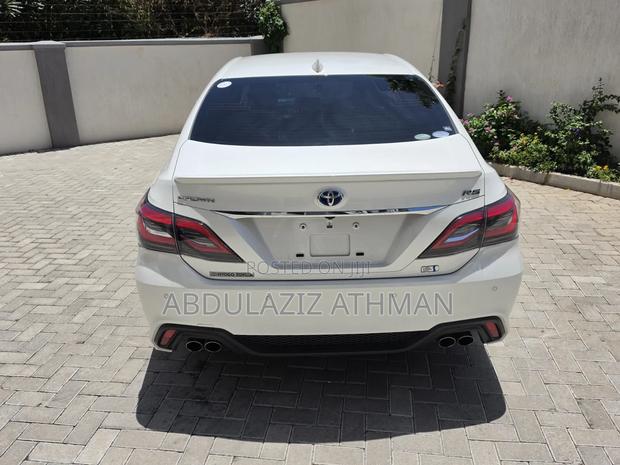 Toyota Crown 2019 White - thumbnail 8