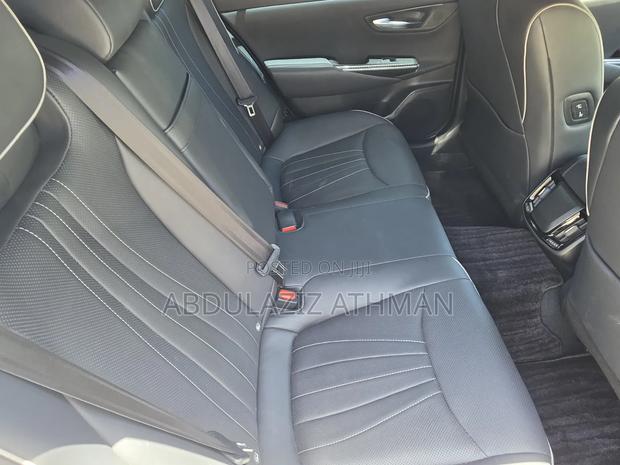 Toyota Crown 2019 White - thumbnail 11
