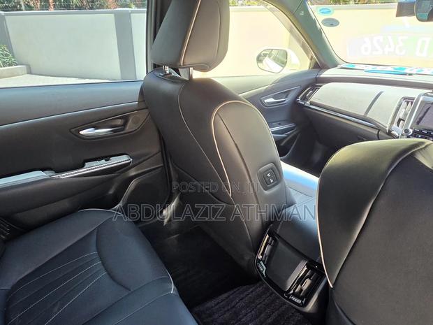 Toyota Crown 2019 White - thumbnail 14