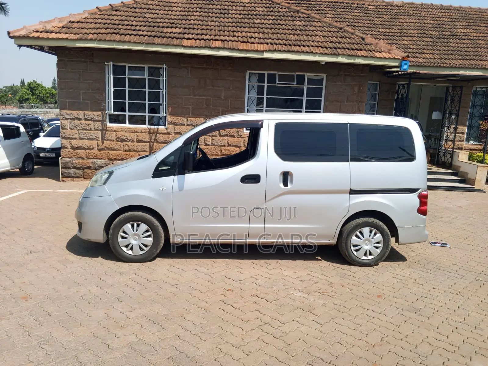 Nissan NV350 2015 Silver