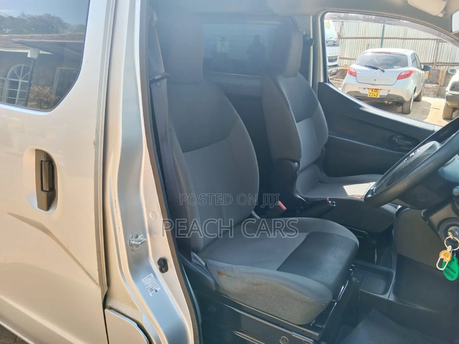 Nissan NV350 2015 Silver