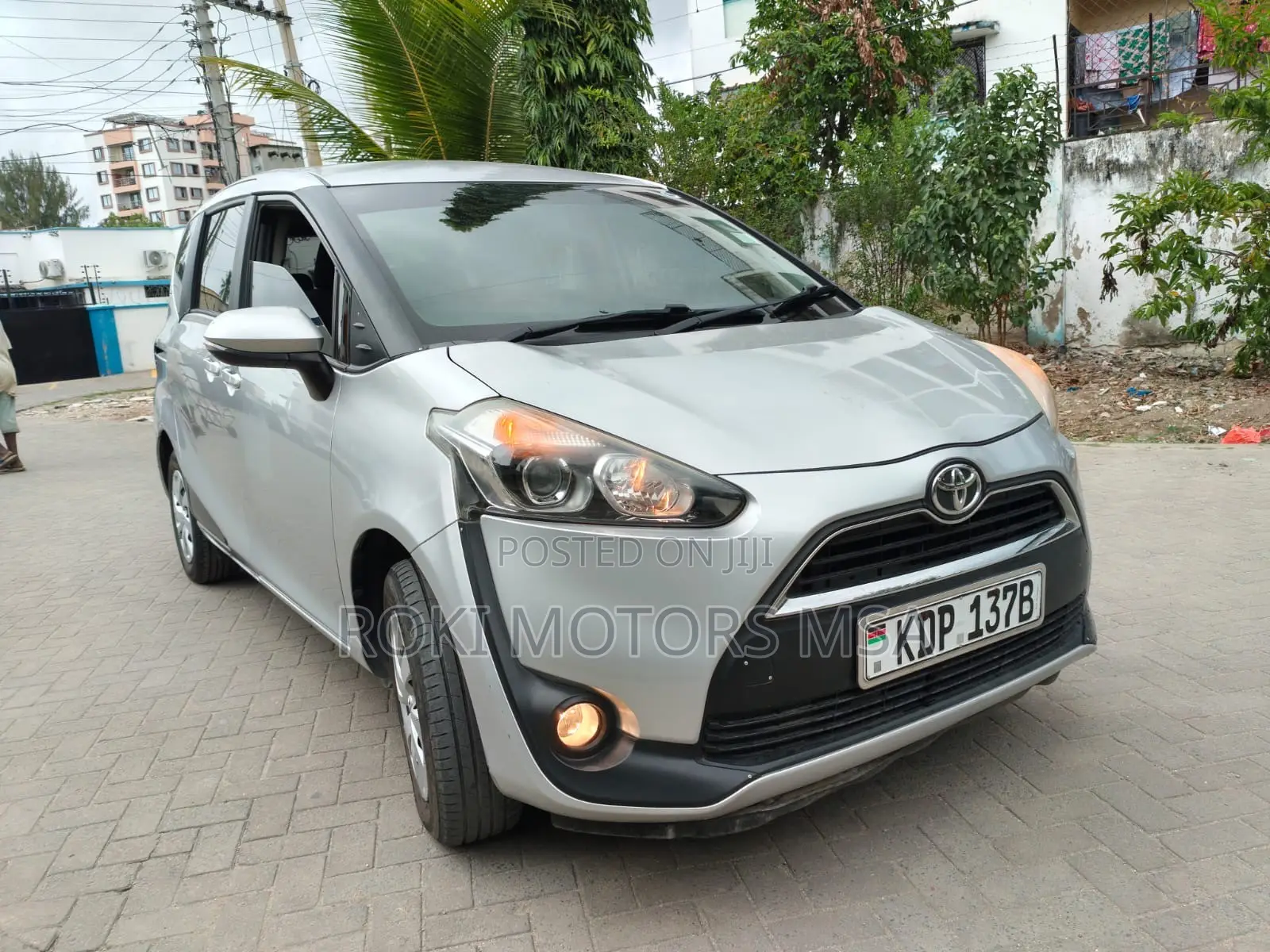 Toyota Sienta 2016 Silver