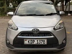 Toyota Sienta 2016 Silver