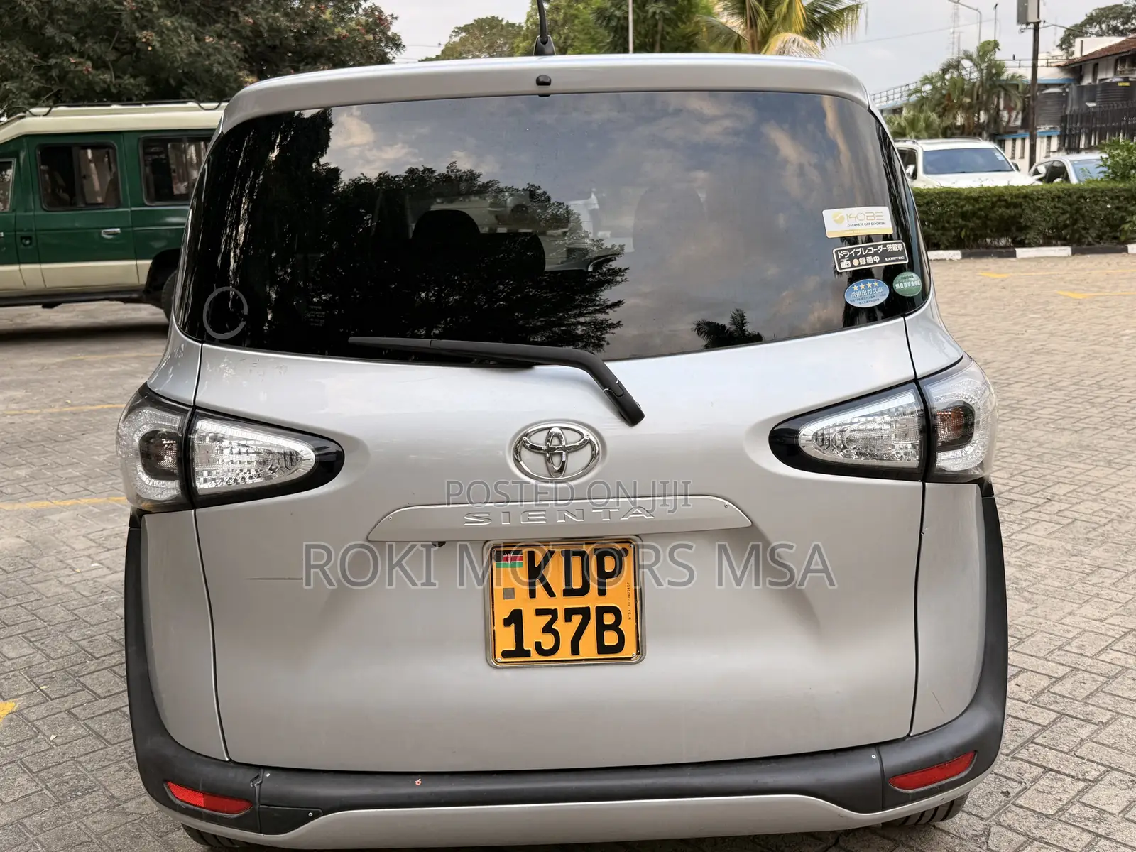 Toyota Sienta 2016 Silver