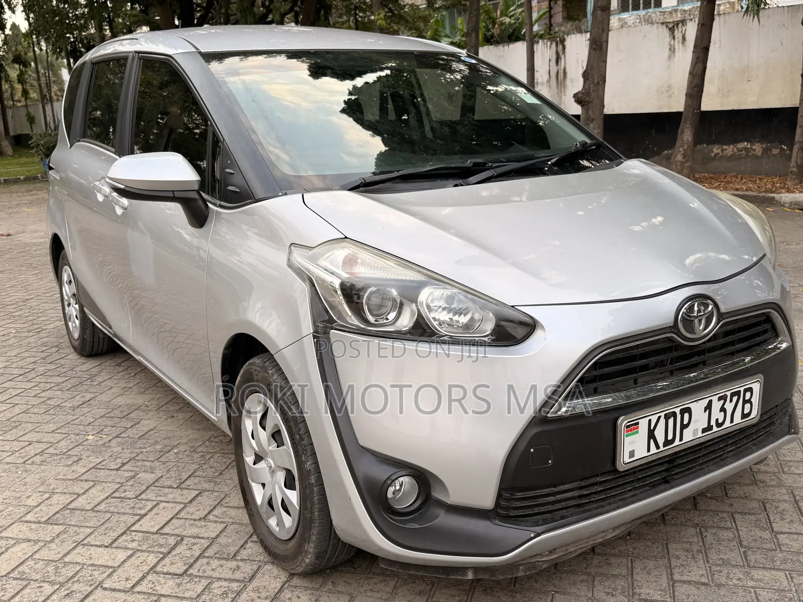 Toyota Sienta 2016 Silver