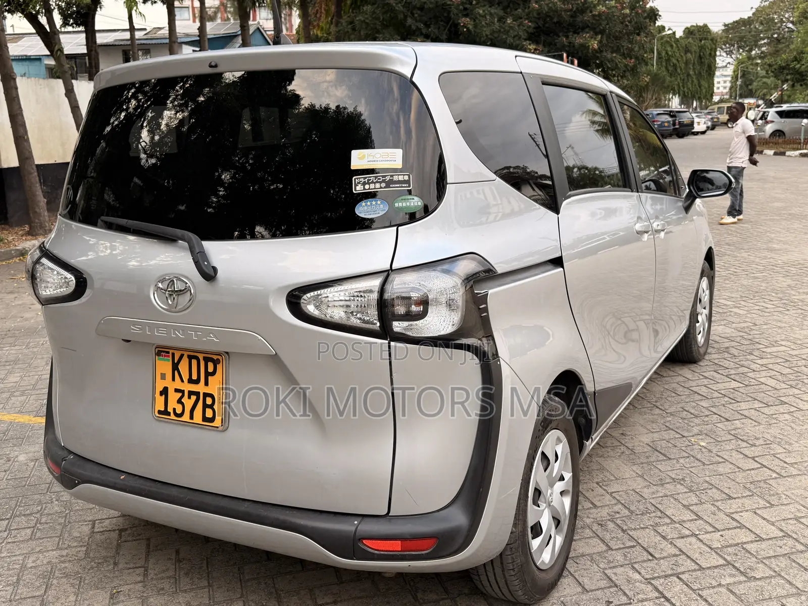 Toyota Sienta 2016 Silver