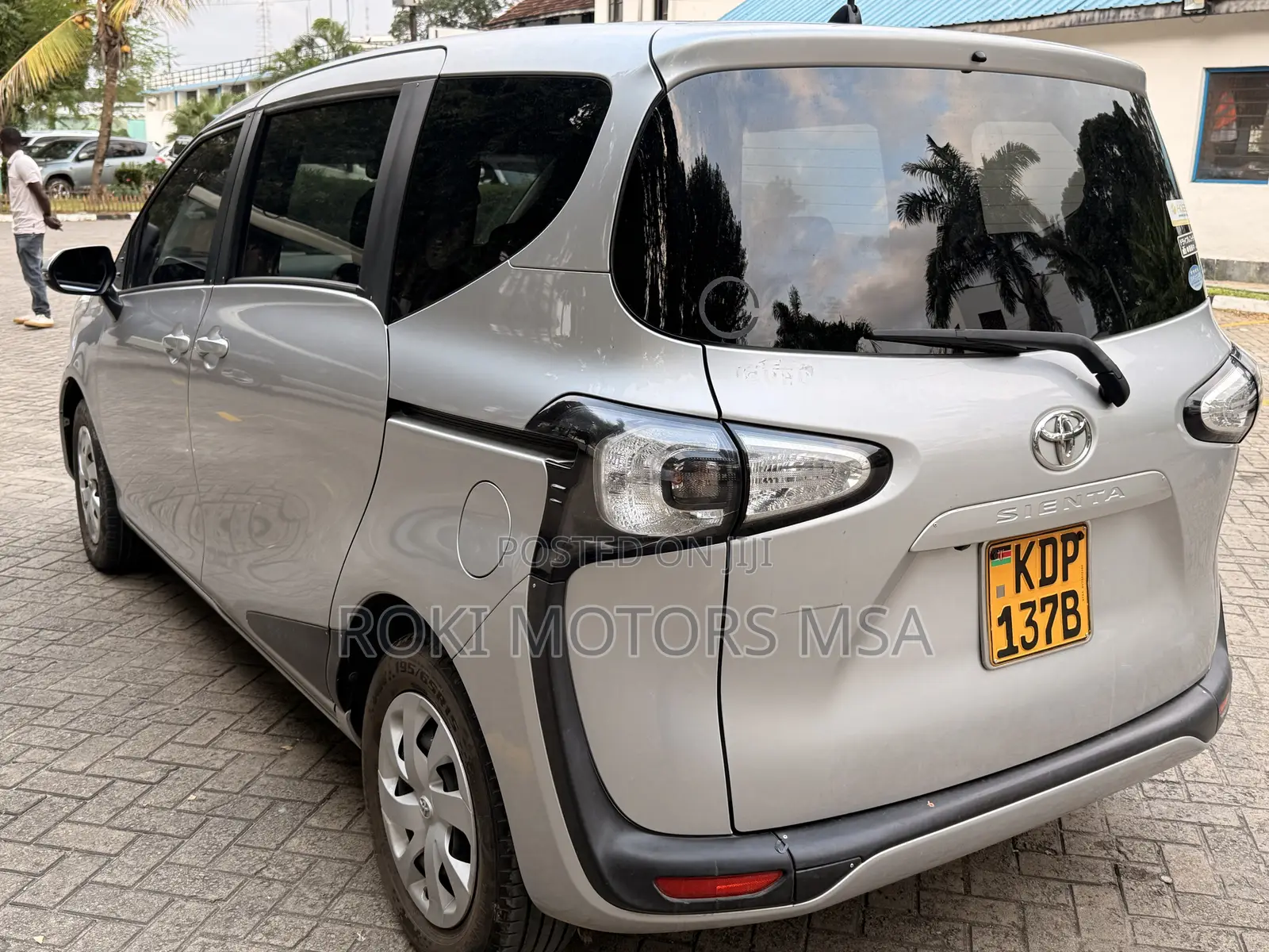 Toyota Sienta 2016 Silver