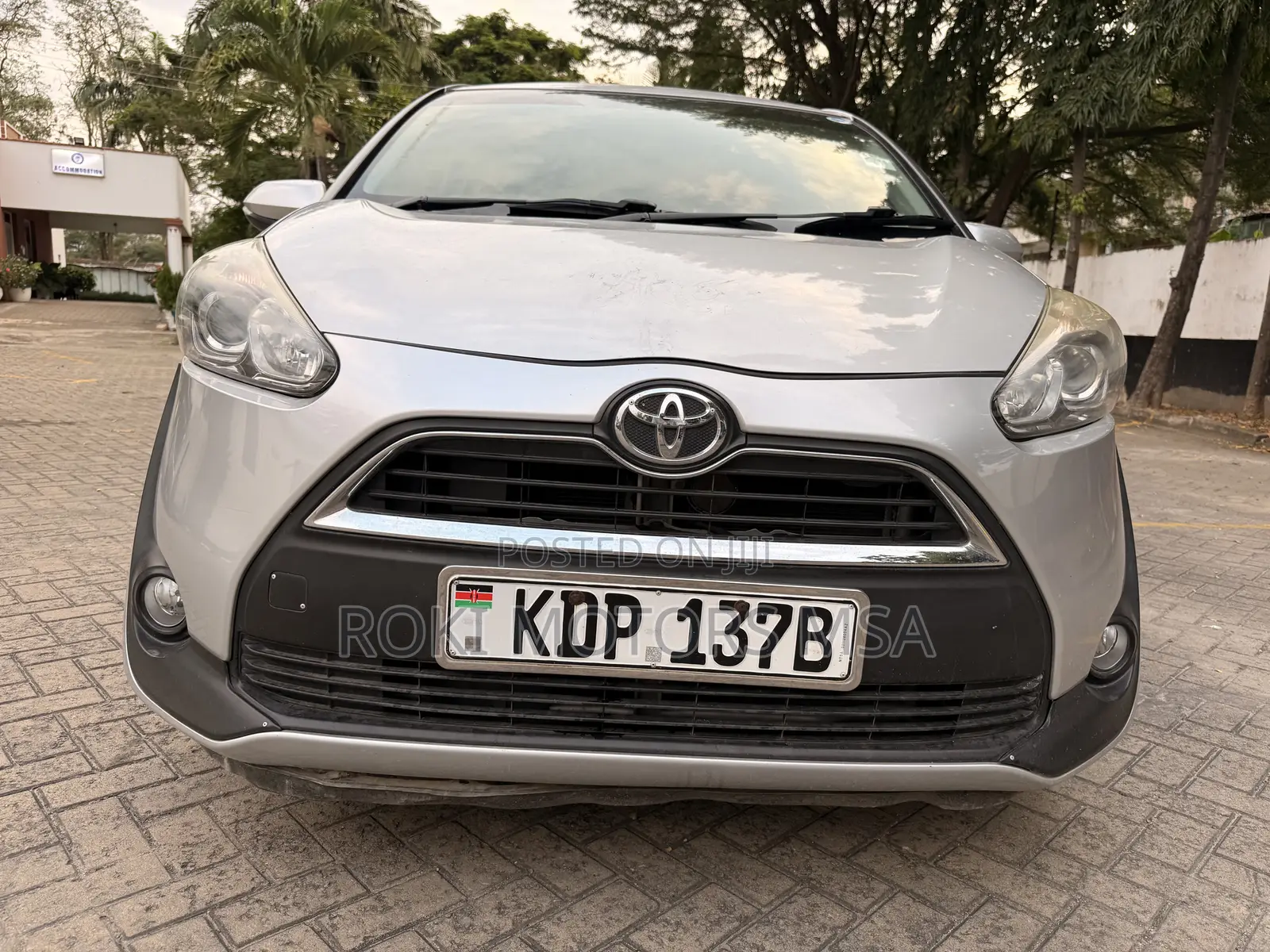 Toyota Sienta 2016 Silver