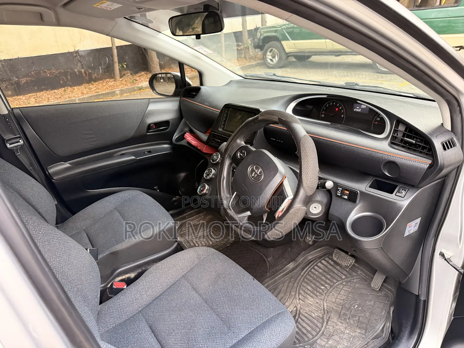 Toyota Sienta 2016 Silver