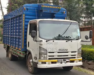 Isuzu ELF Truck 2012 Blue