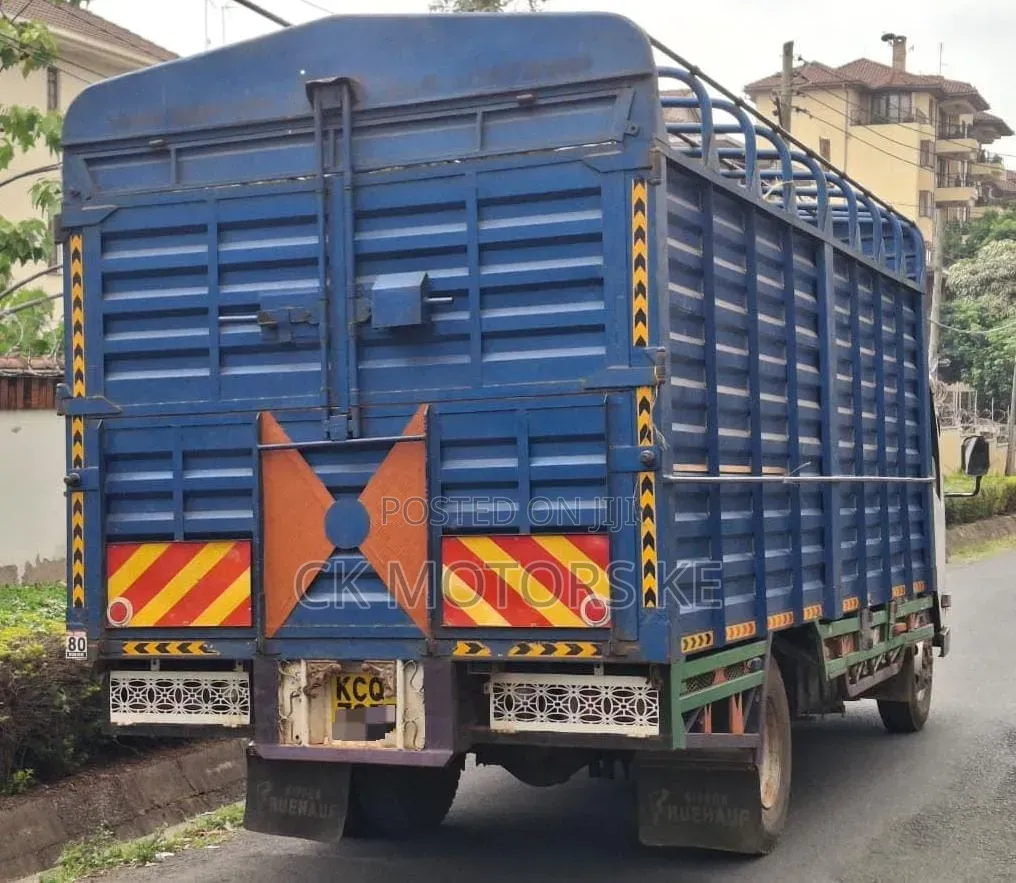 Isuzu ELF Truck 2012 Blue