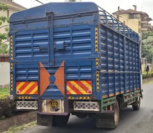 Isuzu ELF Truck 2012 Blue