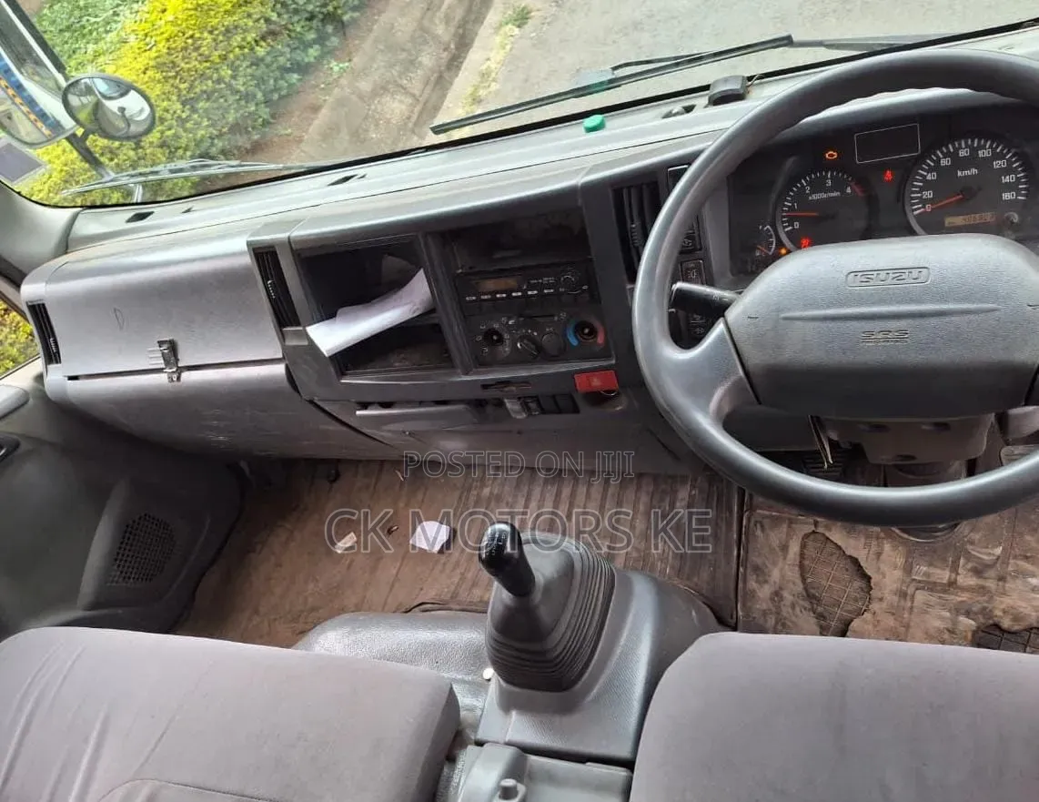 Isuzu ELF Truck 2012 Blue