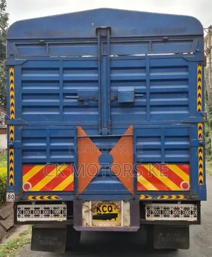 Isuzu ELF Truck 2012 Blue