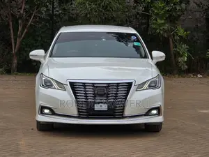 Toyota Crown 2017 White