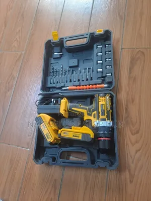 2 Batteries Dewalt Cordless Drill Set.