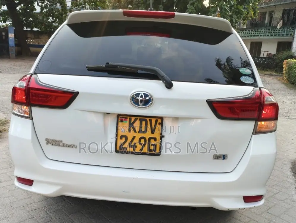 Toyota Corolla Fielder 2018 White