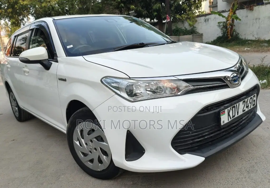 Toyota Corolla Fielder 2018 White