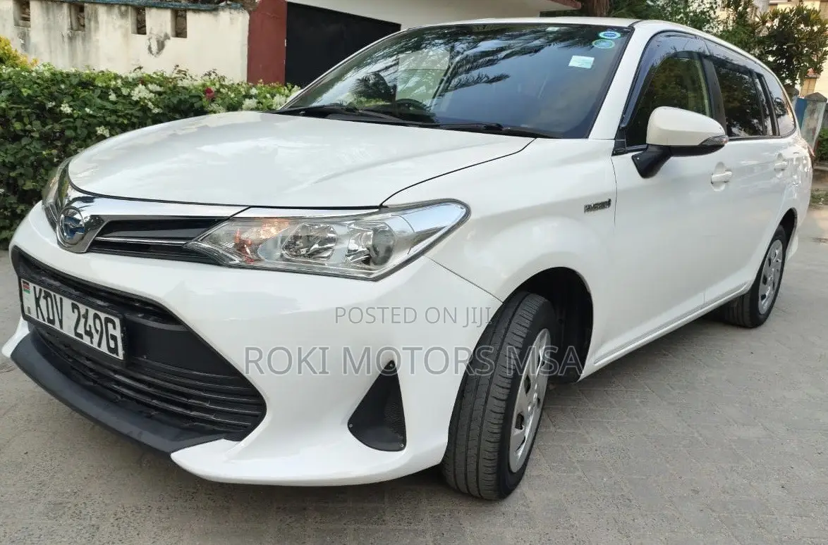 Toyota Corolla Fielder 2018 White