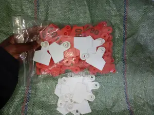 Ear Tags - A Clear Identity a Set