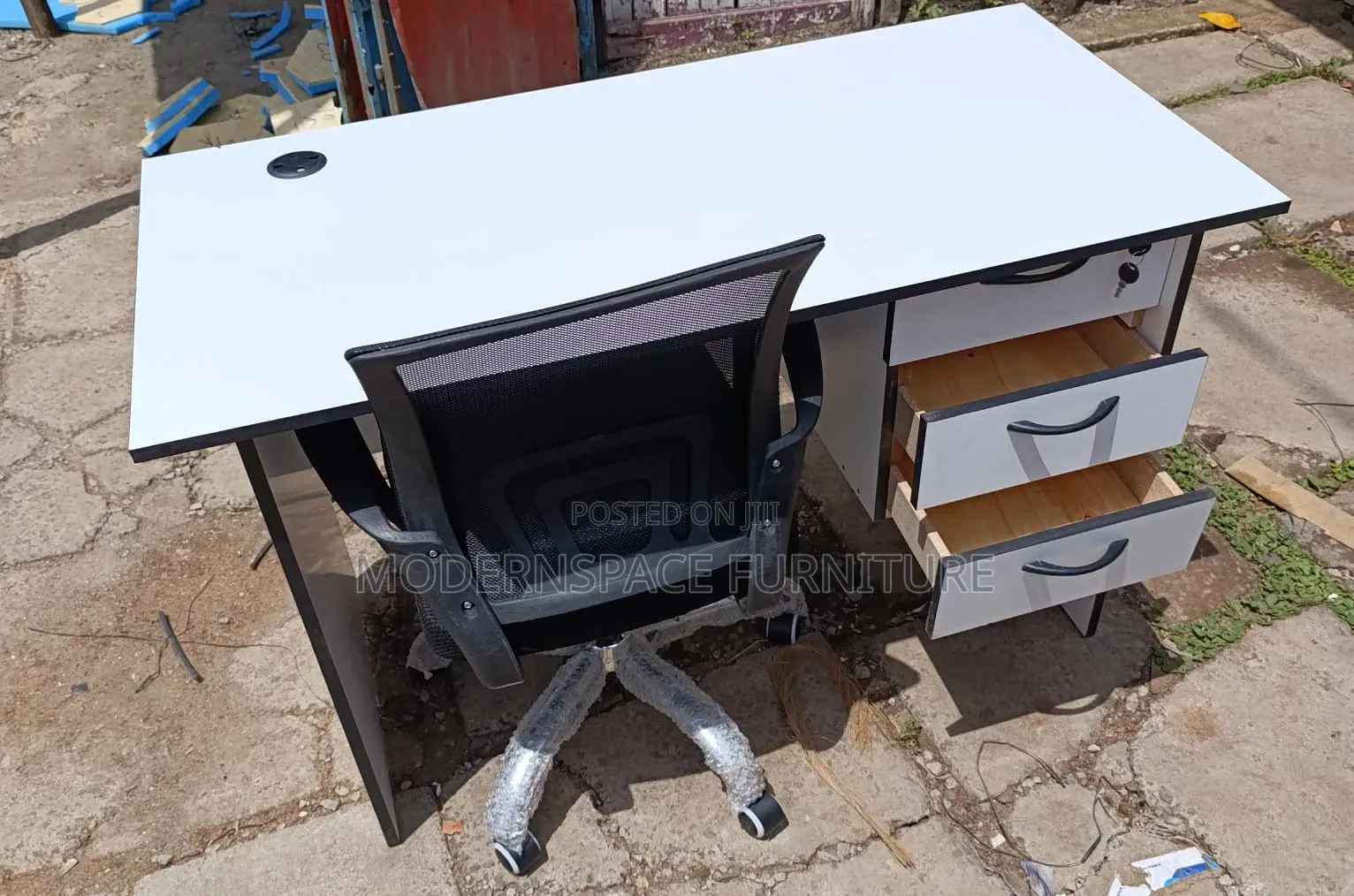 Office Furni_ Office Table and Mesh Chair