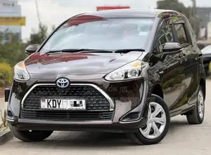 Toyota Sienta 1.5 Hybrid FWD 2019 Brown