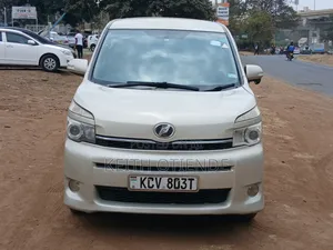 Toyota Noah 2.0 143hp FWD (7 Seater) 2012 Gold