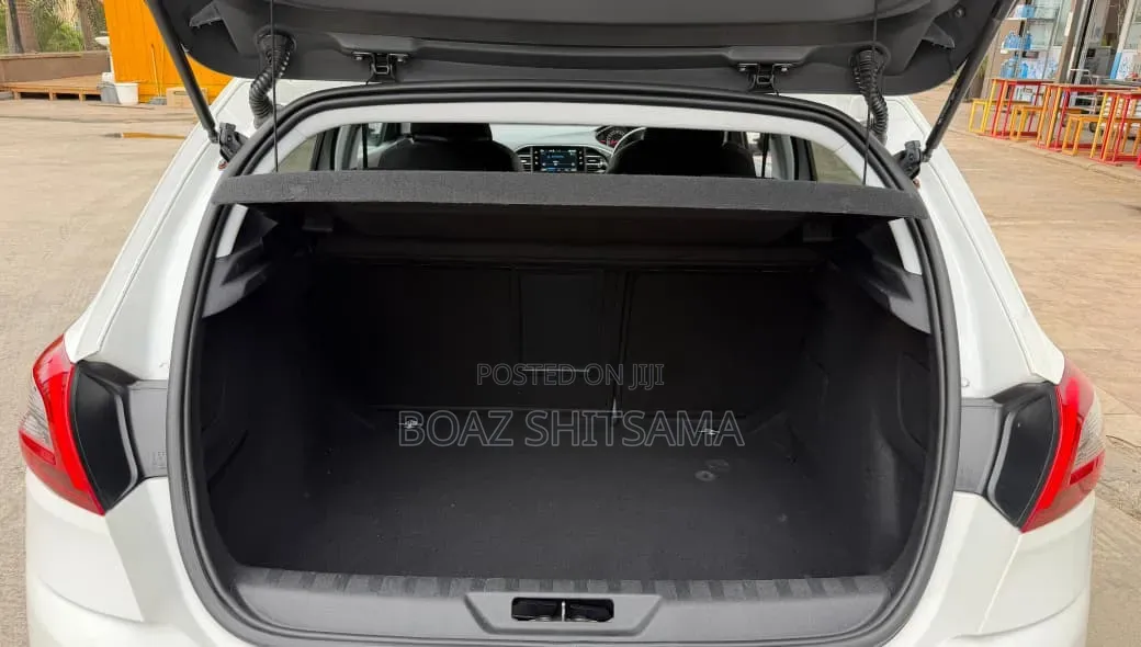 Peugeot 308 2019 White