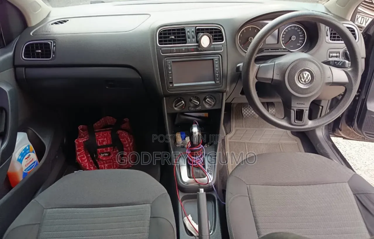 Volkswagen Polo 2011 Black