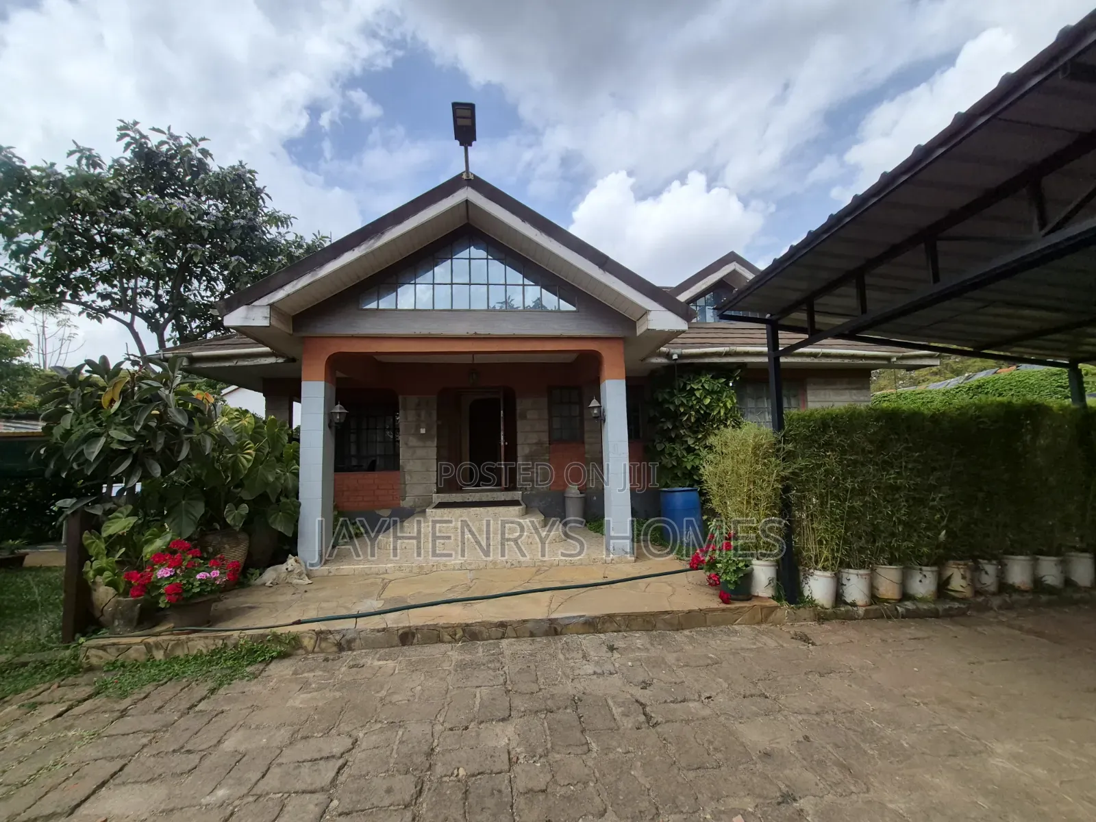 Furnished 2bdrm Bungalow in Ridgeways for rent
