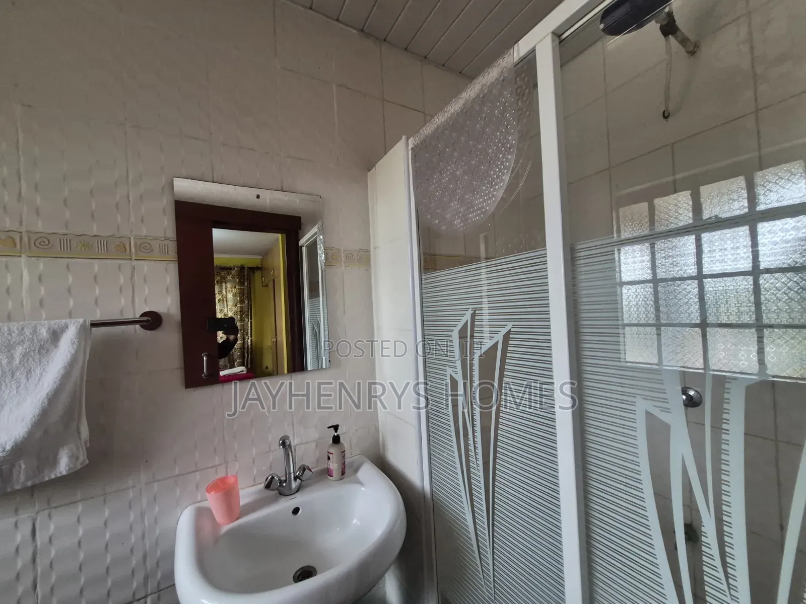Furnished 2bdrm Bungalow in Ridgeways for rent