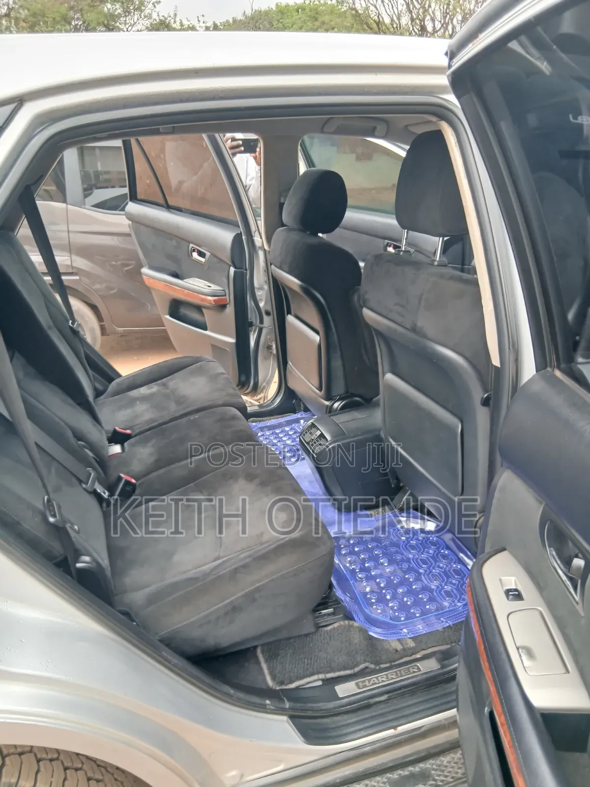 Toyota Harrier 240G 2012 Silver