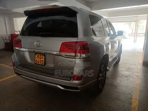 Toyota Land Cruiser 4.5 V8 TD 2018 Silver