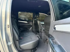 Isuzu D-MAX 2023 Gray