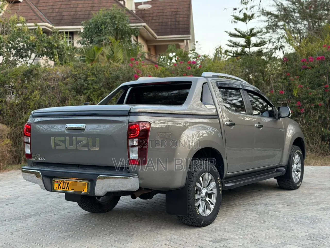 Isuzu D-MAX 2023 Gray