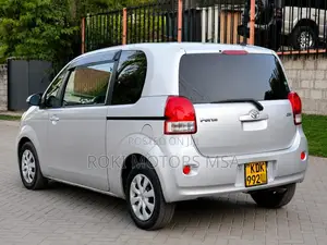 Toyota Porte 2015 Silver