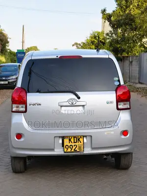 Toyota Porte 2015 Silver