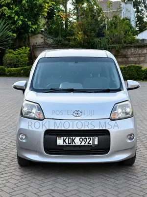 Toyota Porte 2015 Silver