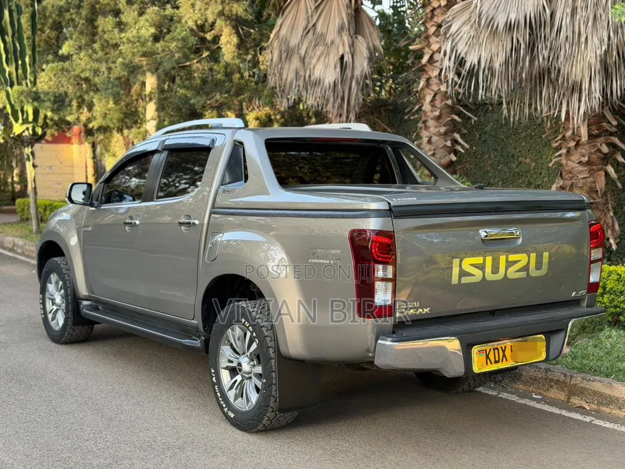 Isuzu D-MAX 2023 Gray