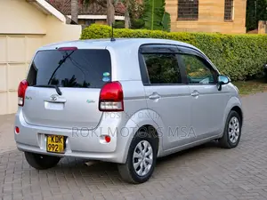 Toyota Porte 2015 Silver