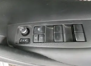 Toyota Corolla LE Eco (1.8L 4cyl 2A) 2018 Silver