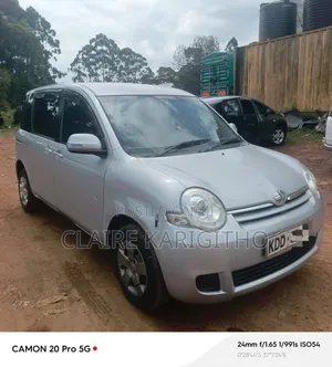 Toyota Sienta 2014 Silver